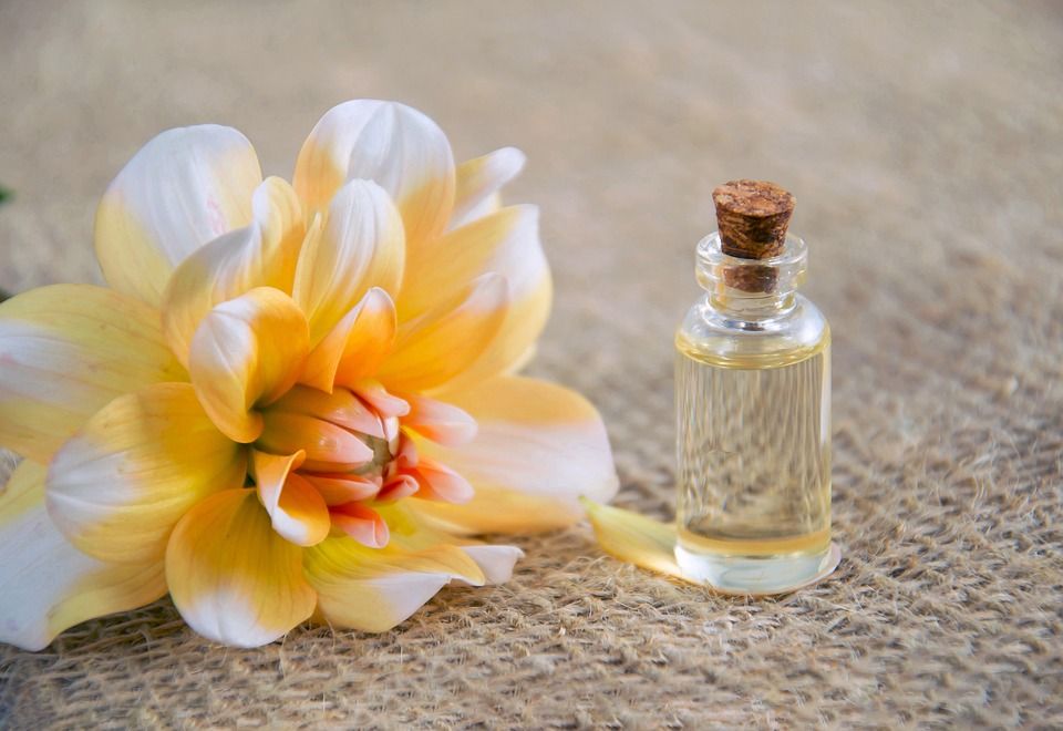 Usos de los aceites y flores en el curso esencial Bach