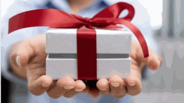 Caja de regalo, con productos y formación.